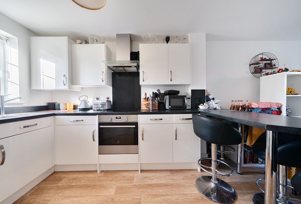 Property photo 2 of 14 1401006-4-696A201...