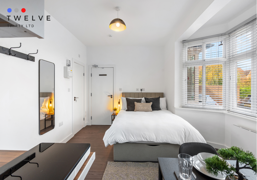 Property photo 1 of 12 Entire Studio