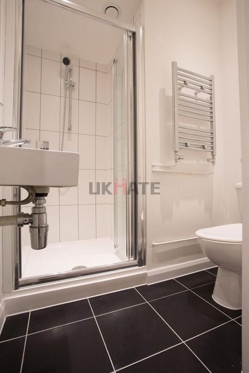 Property photo 1 of 11 Modern And Clean Bathroom With A Shower Cubicle, W...