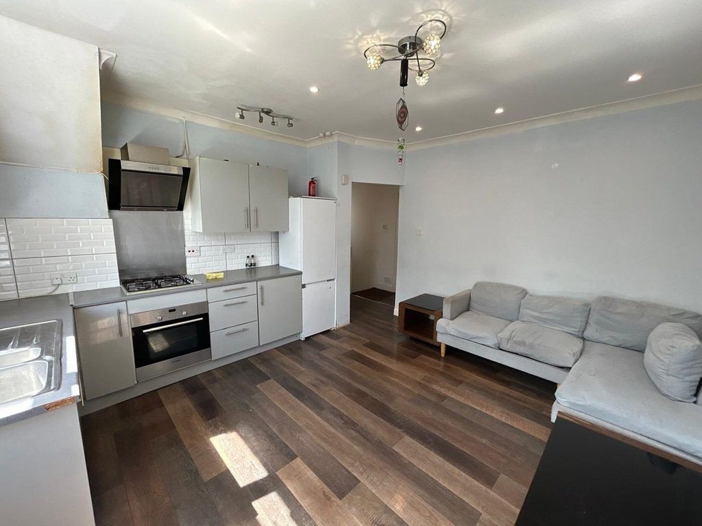 Property photo 2 of 7 Gallery