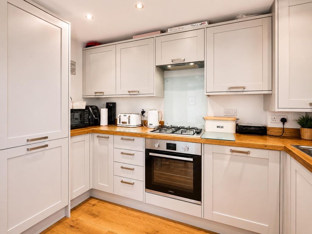 Property photo 3 of 8 Kitchen.Png