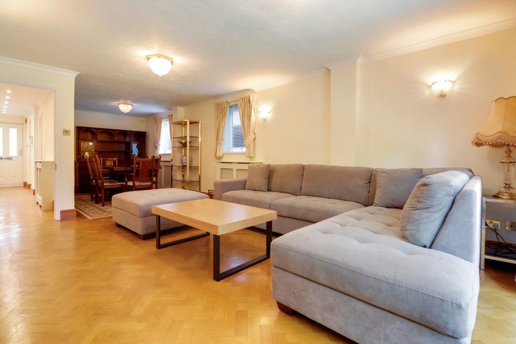 Property photo 2 of 19