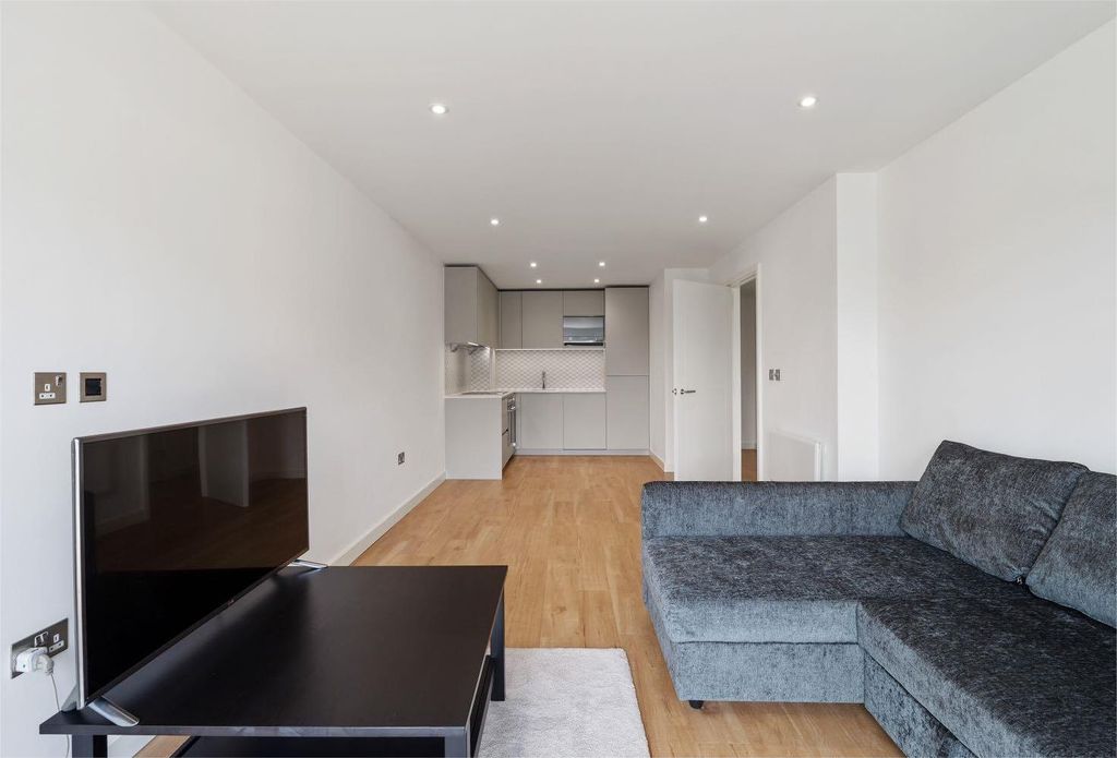 Property photo 2 of 11