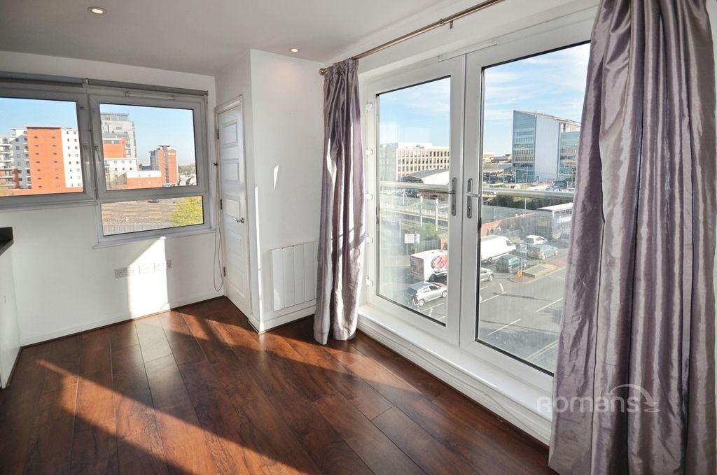 Property photo 3 of 13 Pbox-Img.Jpg