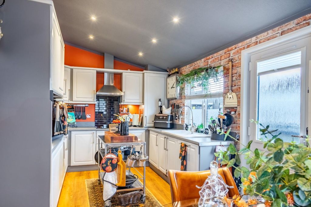 Property photo 3 of 16 20Pw-12.Jpg