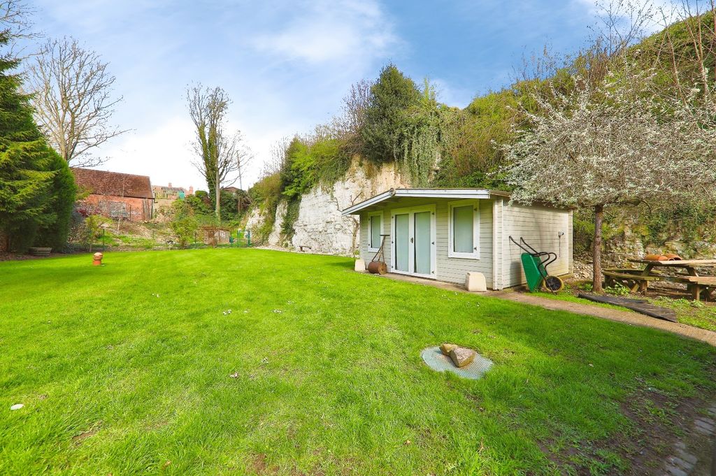 Property photo 3 of 24 4967905