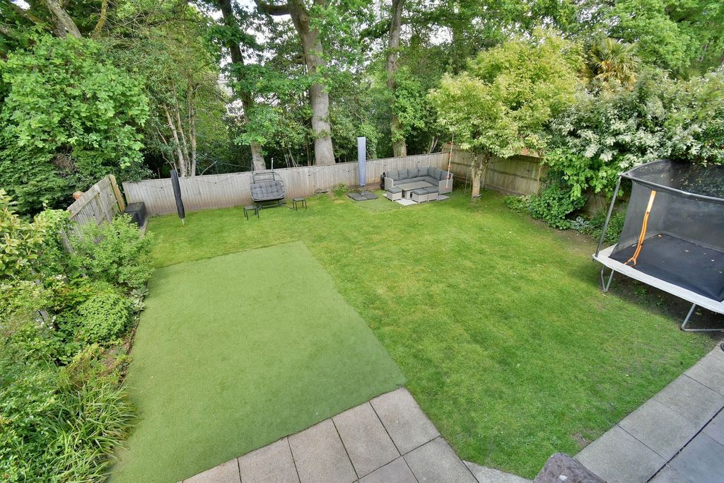 Property photo 2 of 23