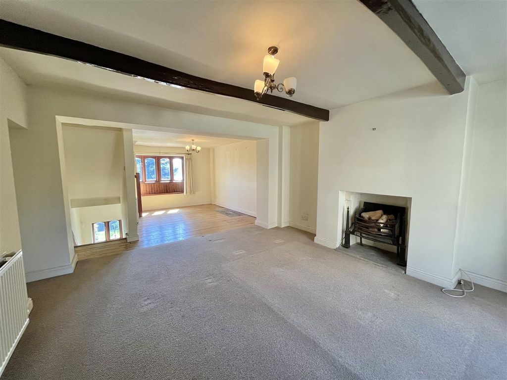 Property photo 3 of 14 Lounge