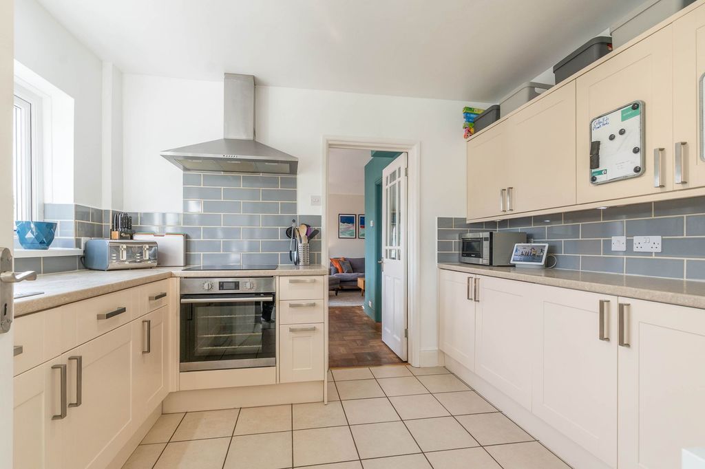 Property photo 2 of 36