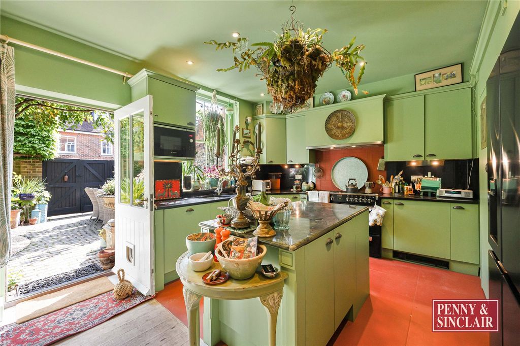 Additional image 8 of 3 bed terraced house to rentRegatta Short Let - Market Place RG9