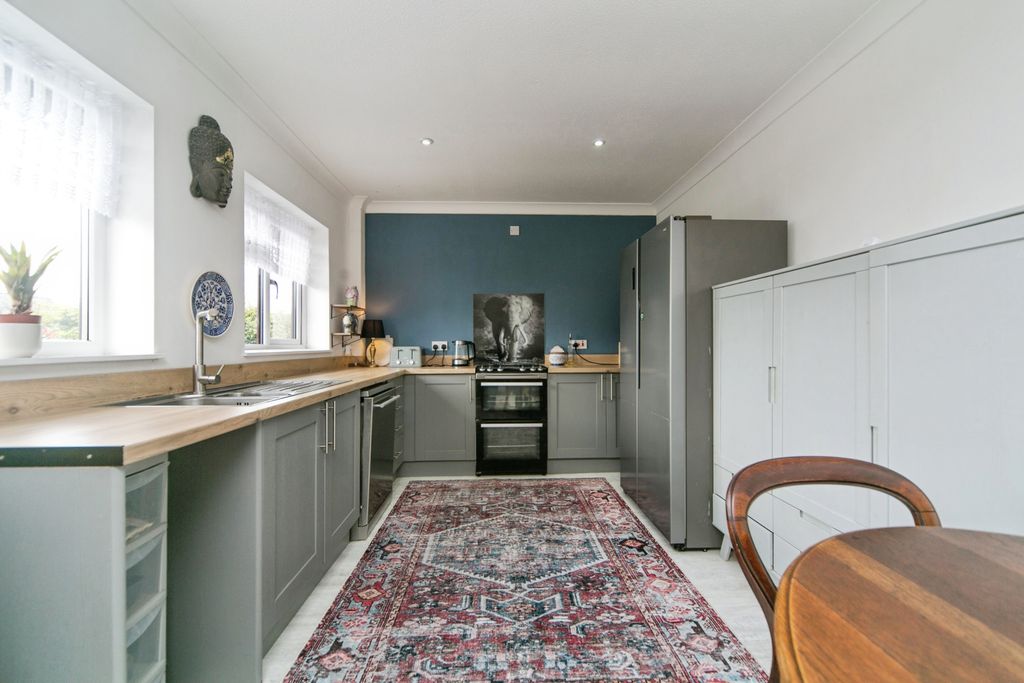 Property photo 3 of 15 Kitchen/Dining Room
