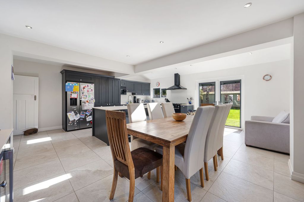 Property photo 3 of 39