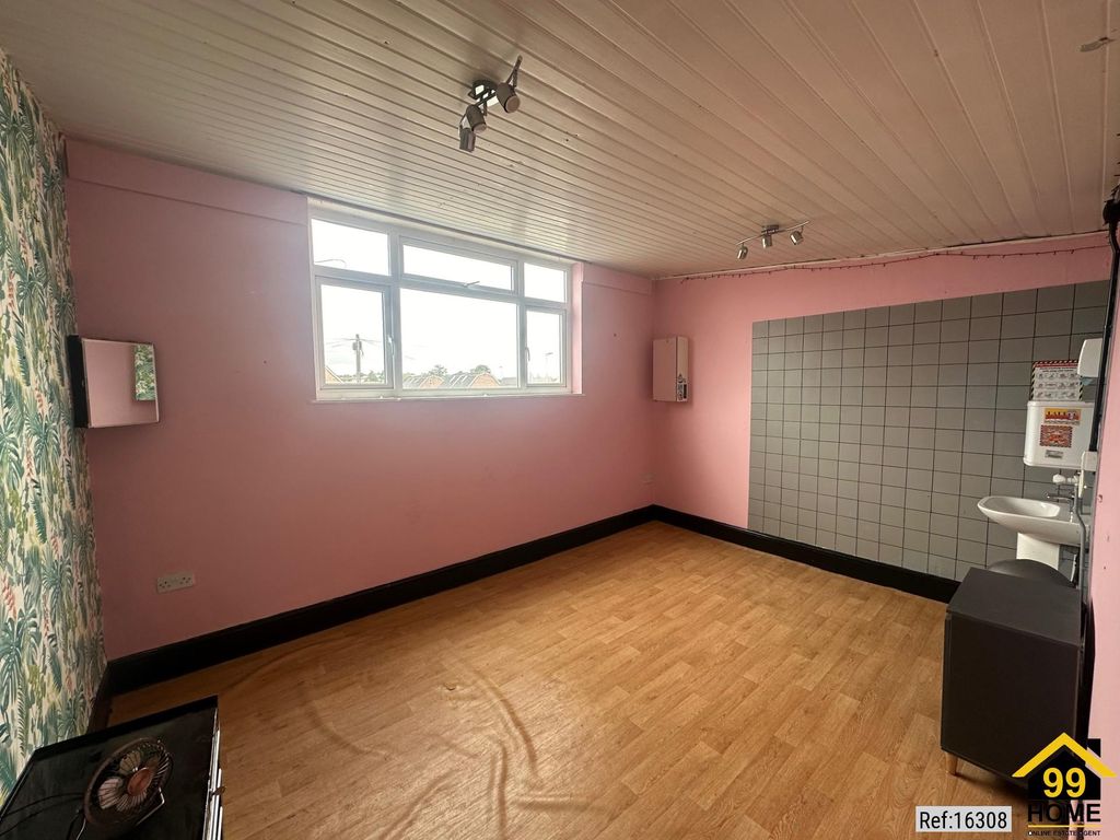 Property photo 3 of 6 Photo 2