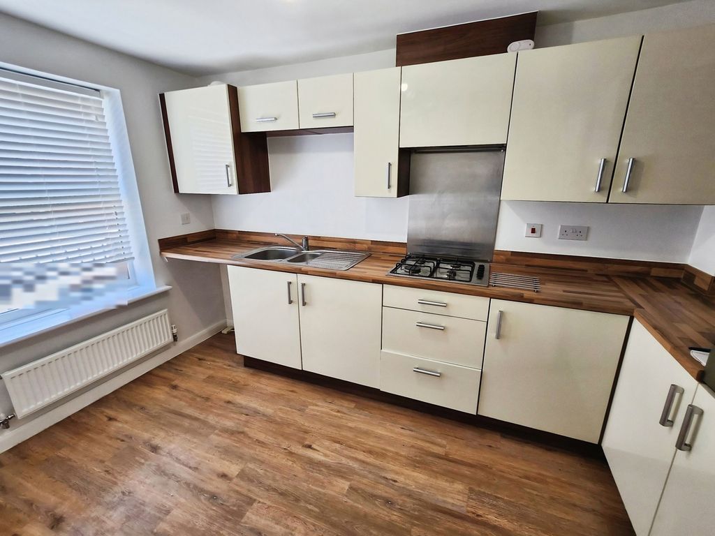 Property photo 3 of 14 Kitchen