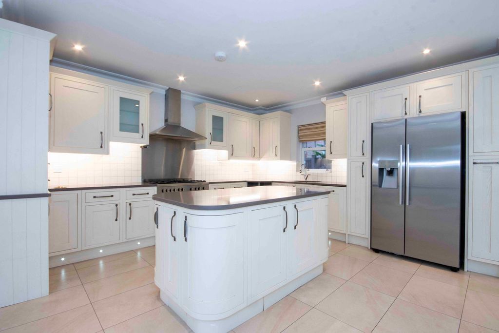 Property photo 2 of 22