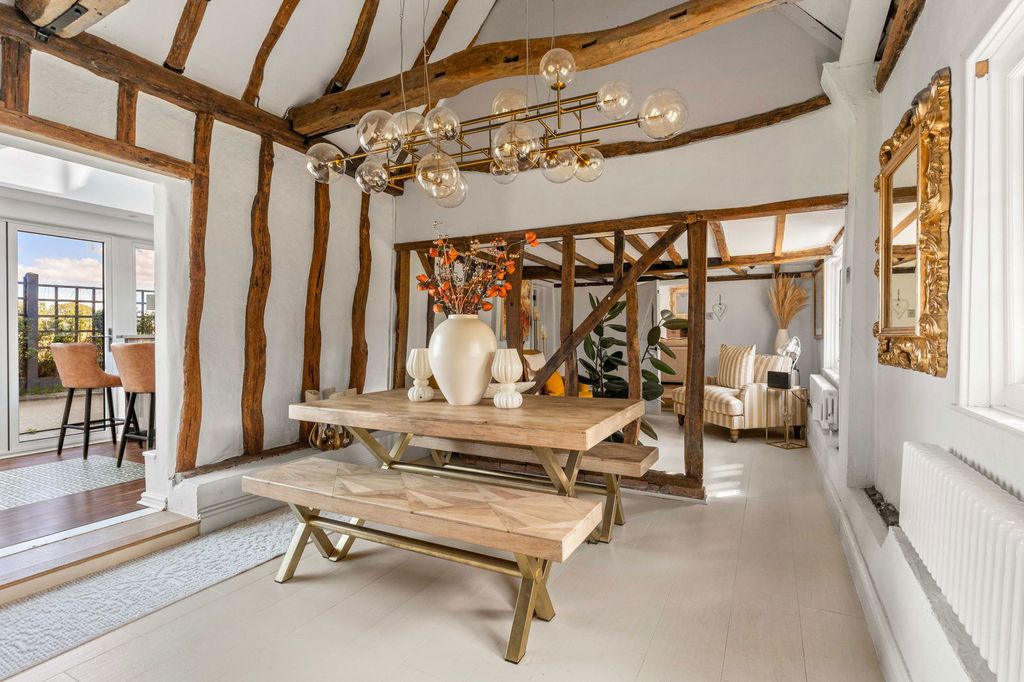 Property photo 3 of 53