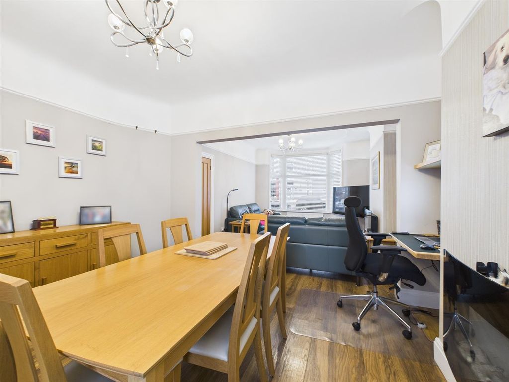 Property photo 3 of 38 Cam03844G0-Pr0387-Still004.Jpg