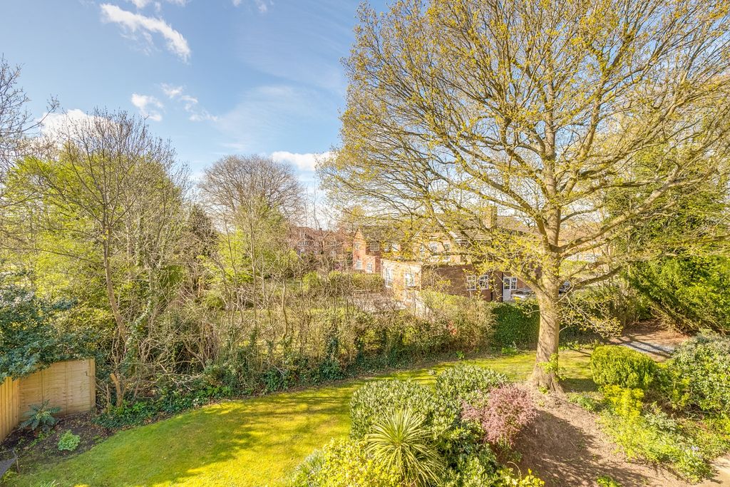 Property photo 3 of 15 3870696