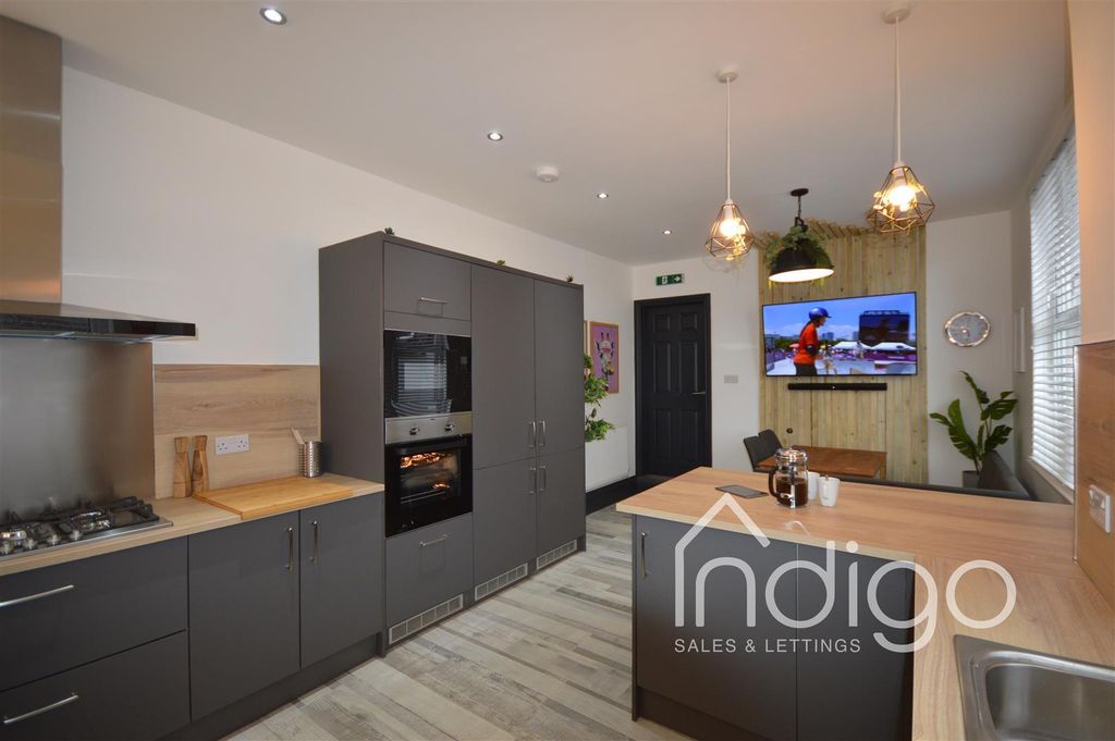 Property photo 3 of 17 Nyxvfb4Na0Qlhzdjjb-J0W.Jpg