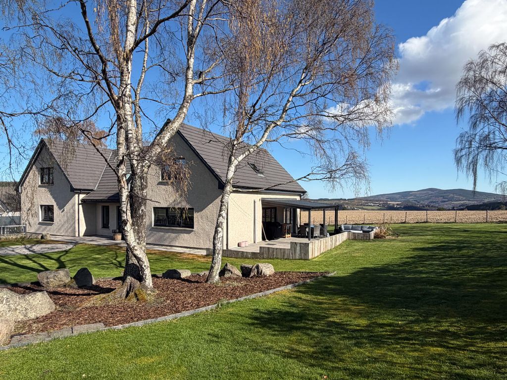 Property photo 3 of 40 Rear Garden