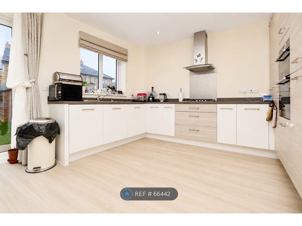 Property photo 3 of 14 Kitchen