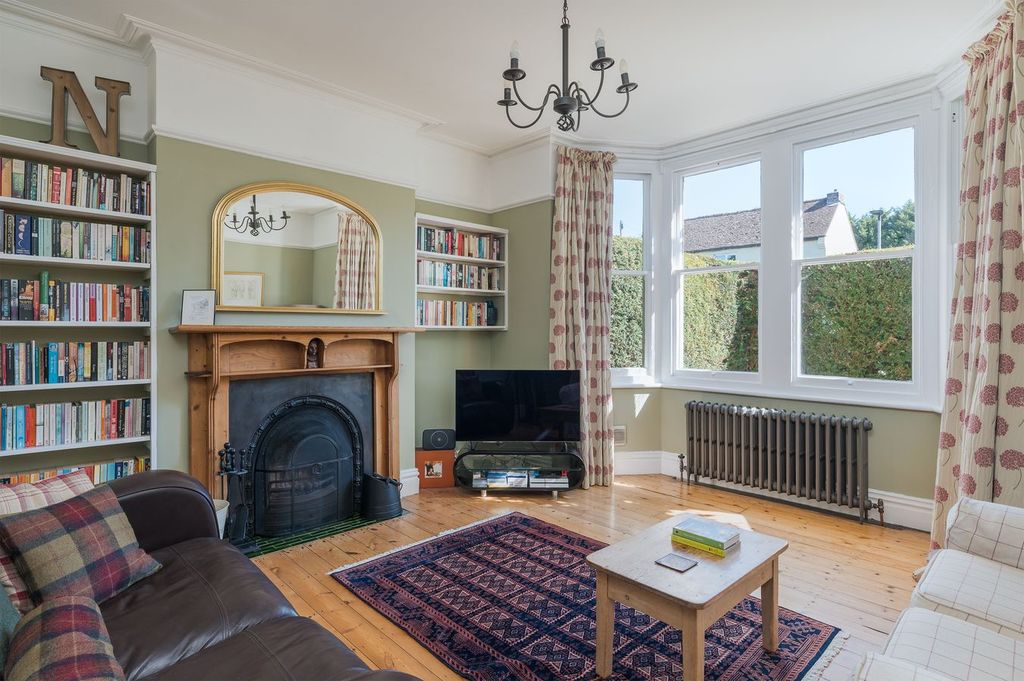 Property photo 2 of 32