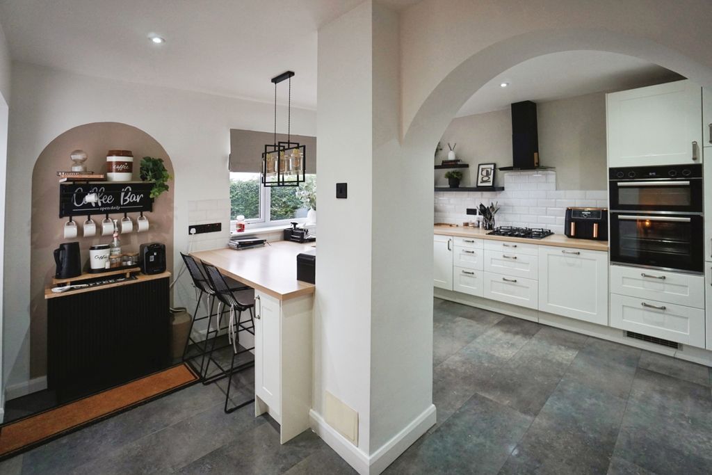 Property photo 2 of 17 Kitchen Diner