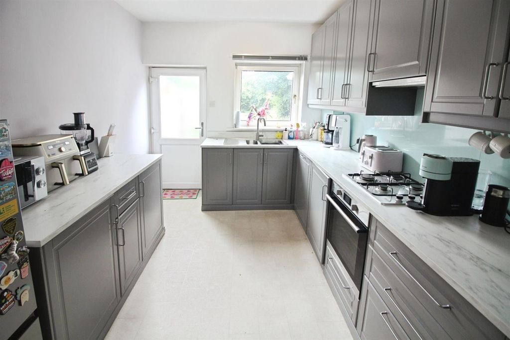 Property photo 2 of 17 Kitchen