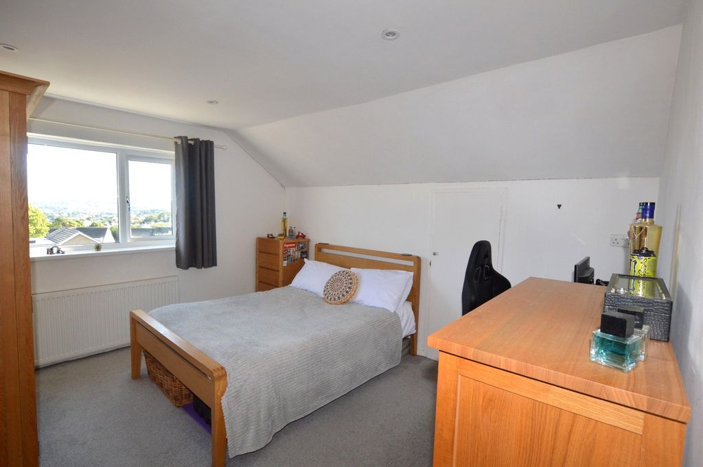 Property photo 3 of 16 3 - Picture No. 05