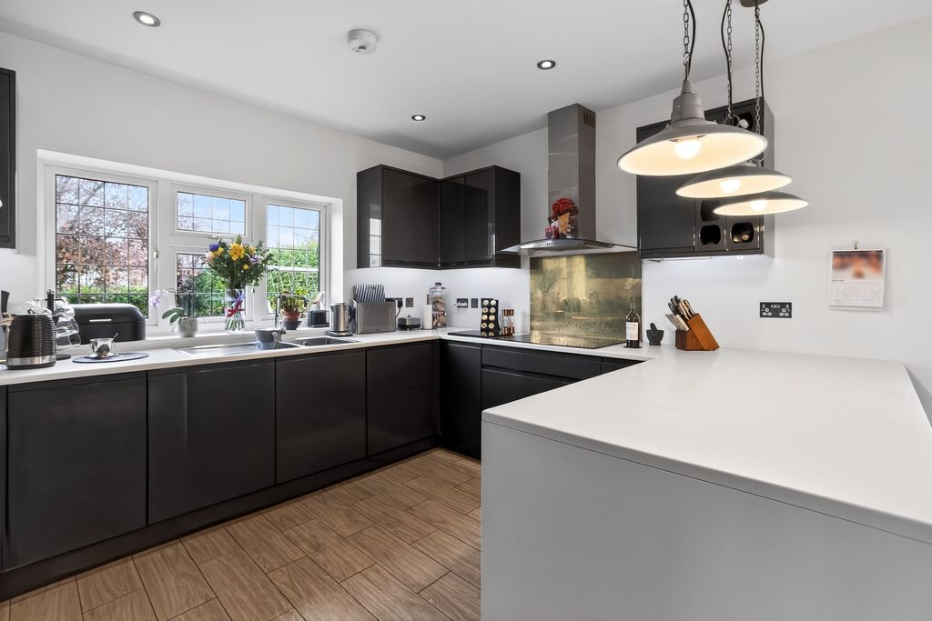 Property photo 3 of 22 Kitchen