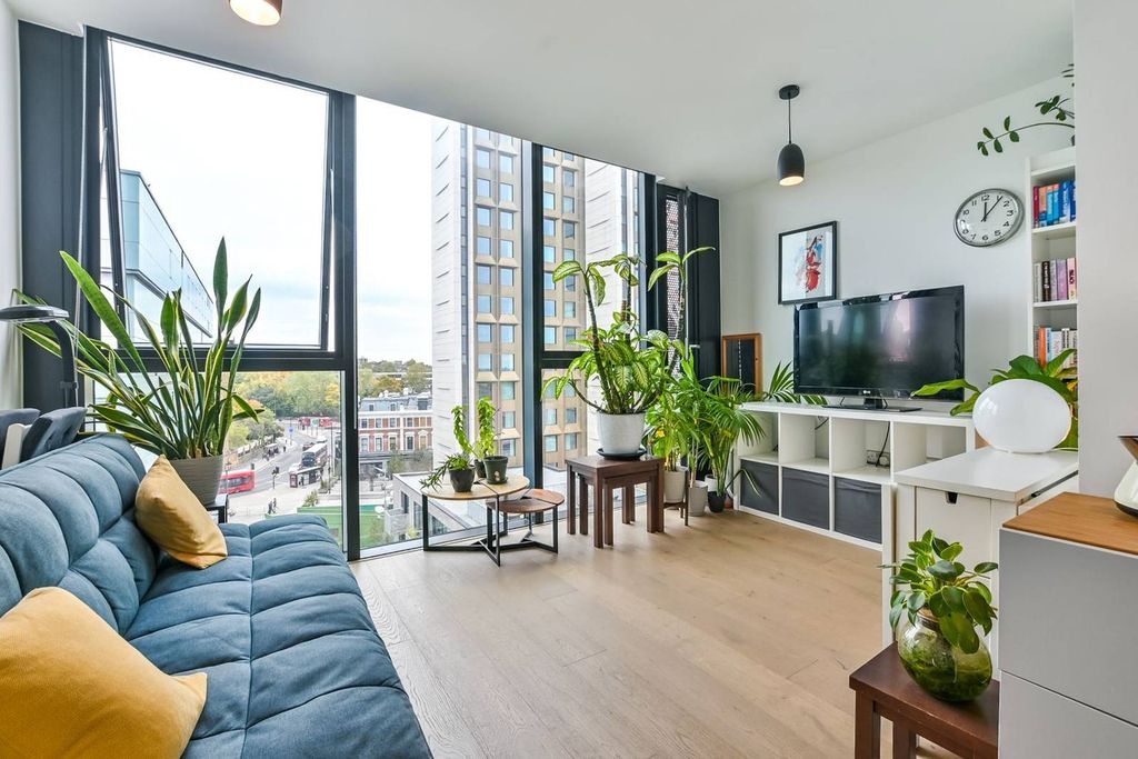 Property photo 1 of 12