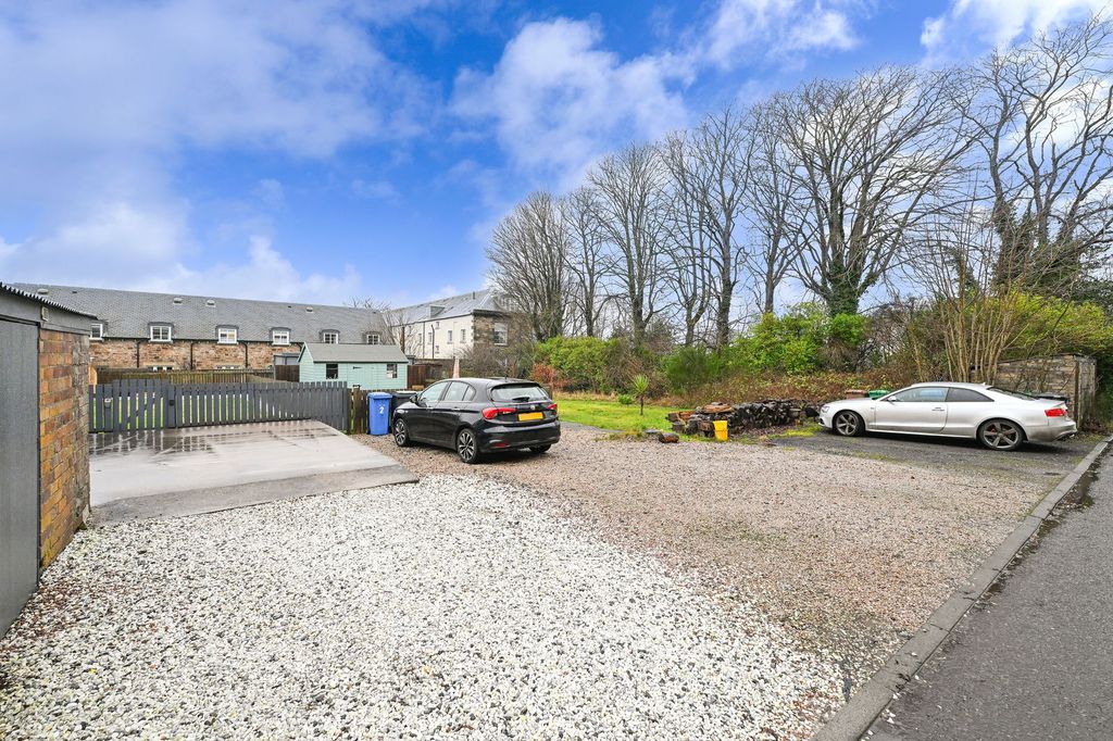 Property photo 2 of 25