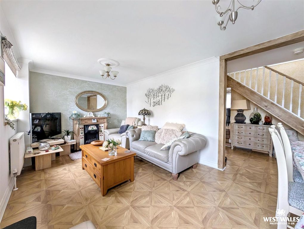 Property photo 2 of 20 1000151846.Jpg