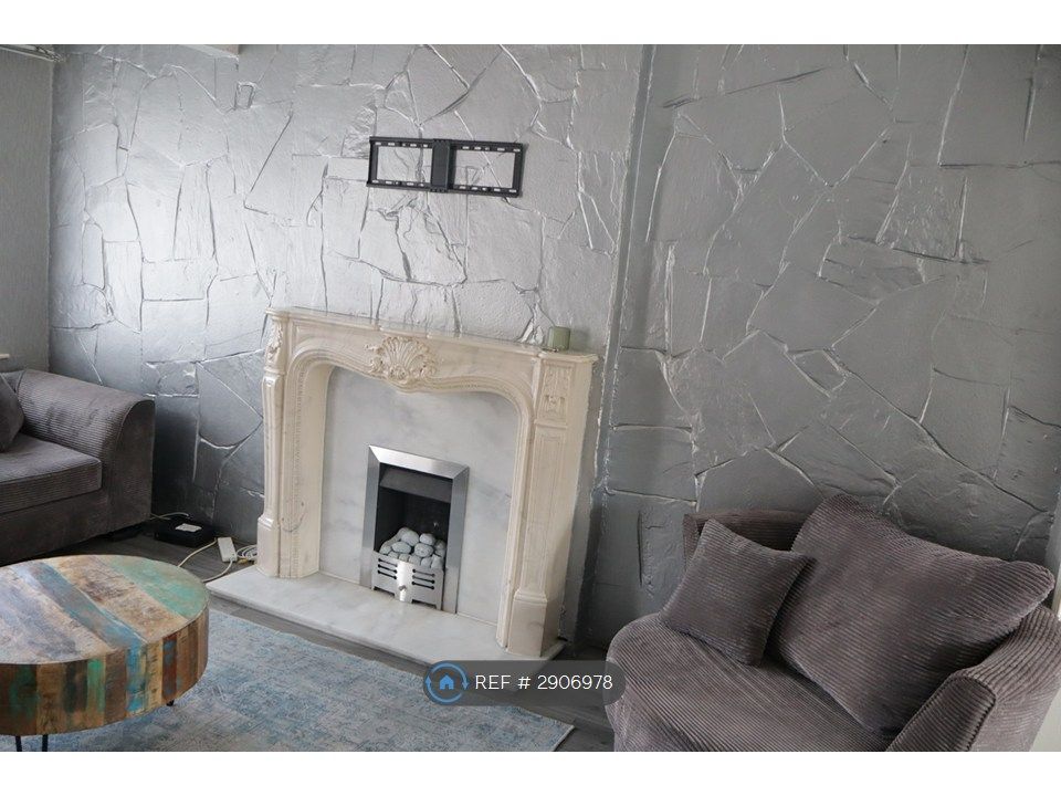 Property photo 2 of 25