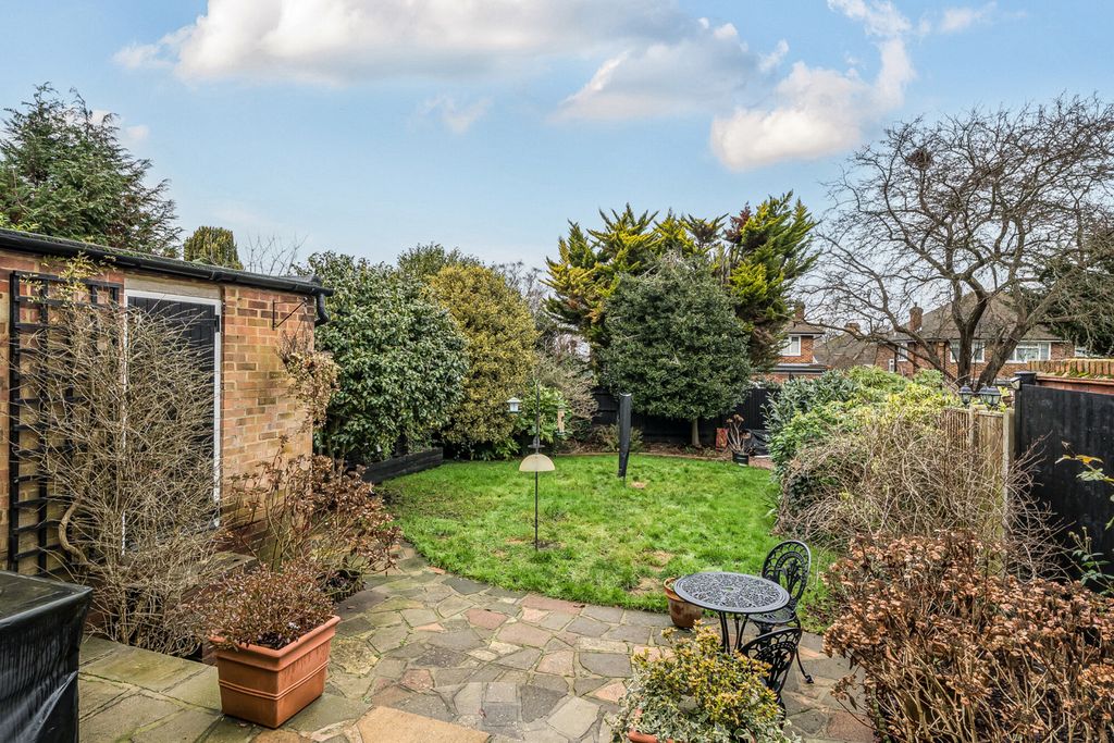 Property photo 3 of 17 Garden