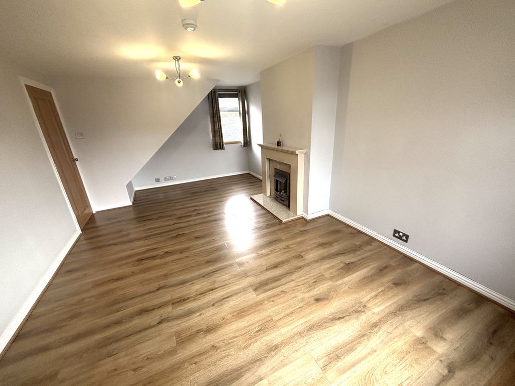 Property photo 2 of 20 Living (B)