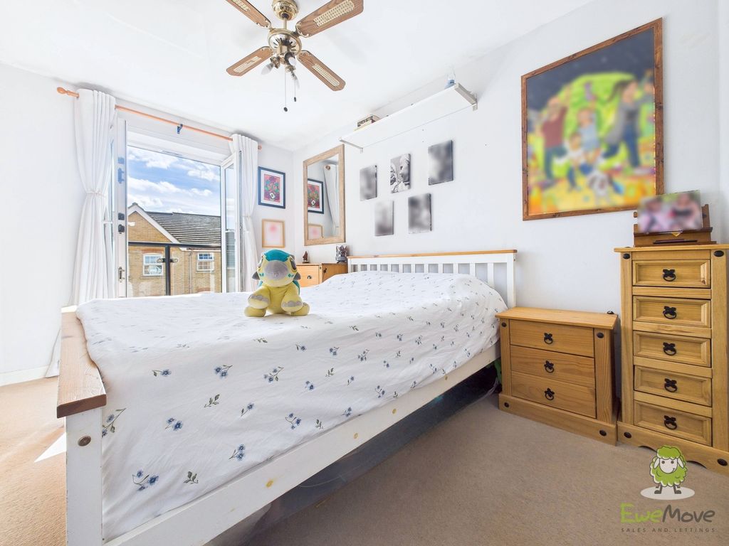 Property photo 3 of 24 Cam01543G0-Pr0151-Still044