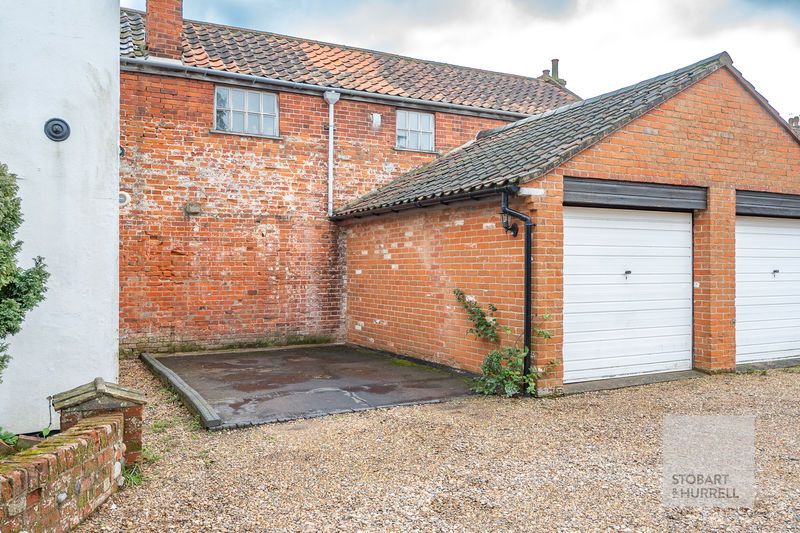 Property photo 3 of 14 Parking &amp; Garage