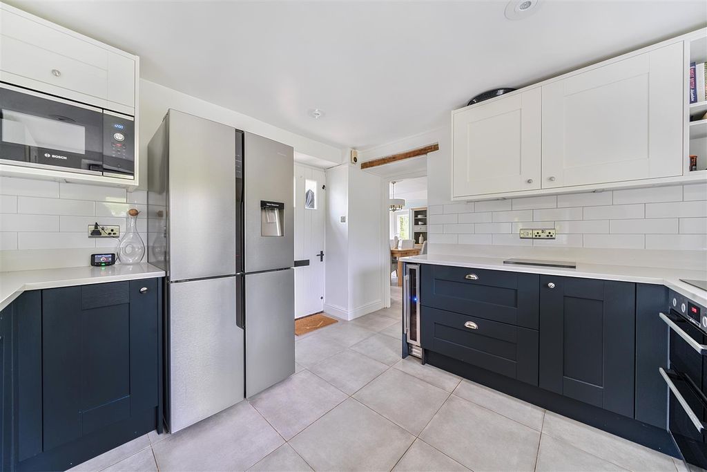 Property photo 3 of 23 Kitchen