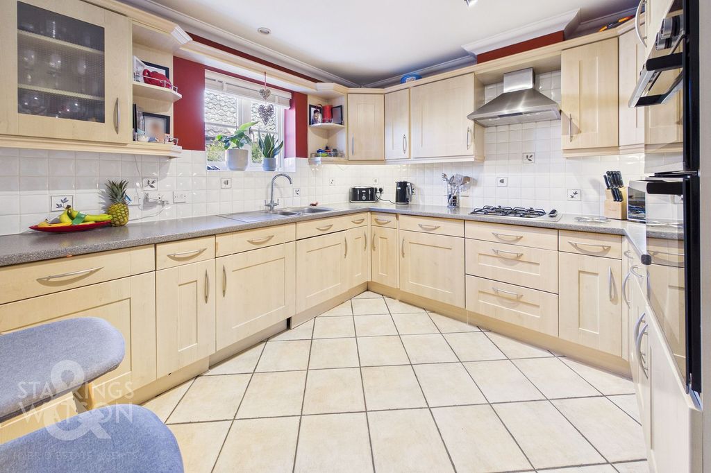 Property photo 3 of 21