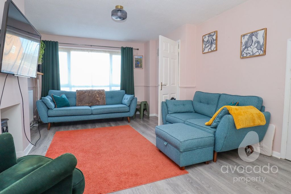 Property photo 2 of 10 4983255