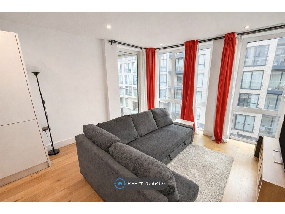 Property photo 3 of 11 Living Room (Furnished) 2