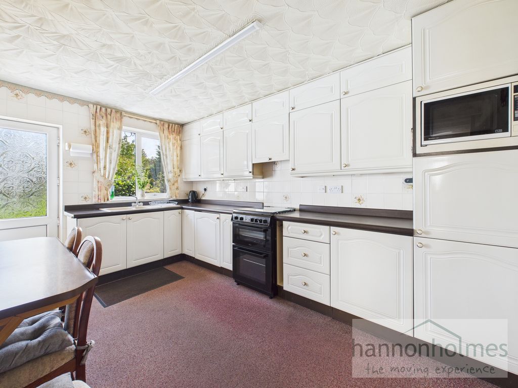Property photo 3 of 38 Cam05283G0-Pr0105-Still022