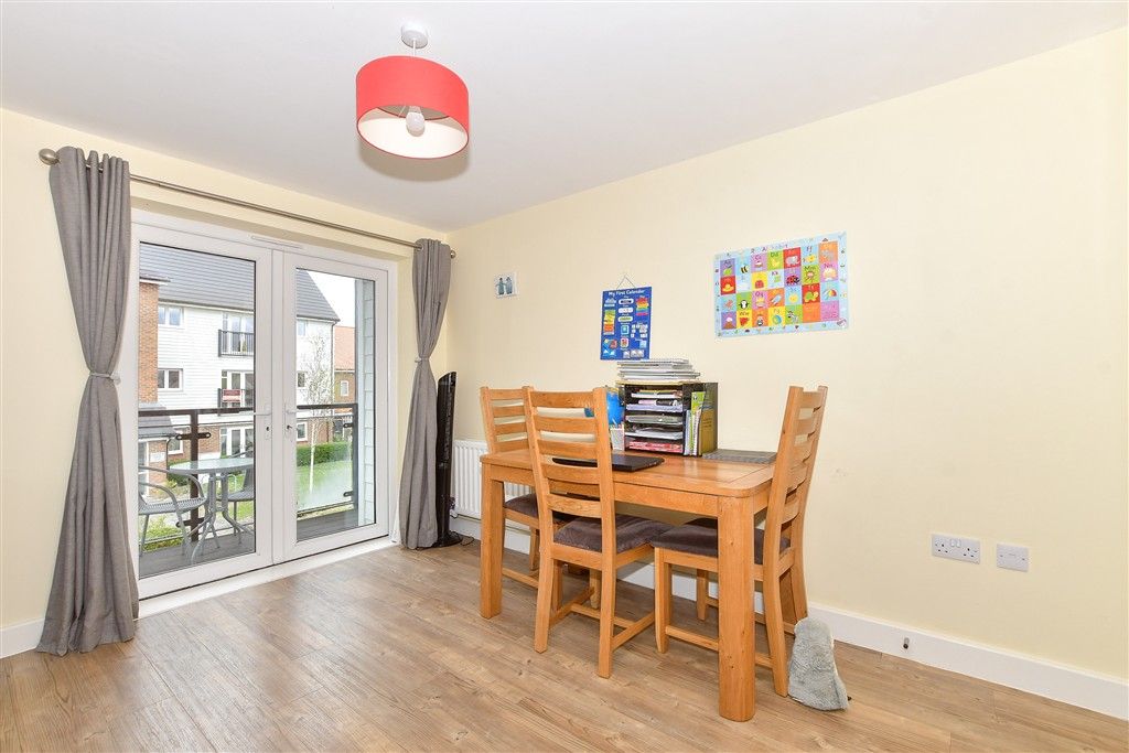 Property photo 3 of 9 Lounge/Diner