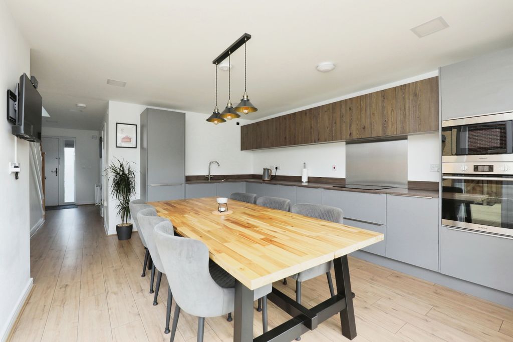 Property photo 2 of 20 8G9A5180