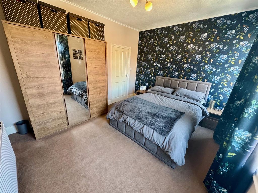 Property photo 3 of 20 Bedroom 1c.Jpg