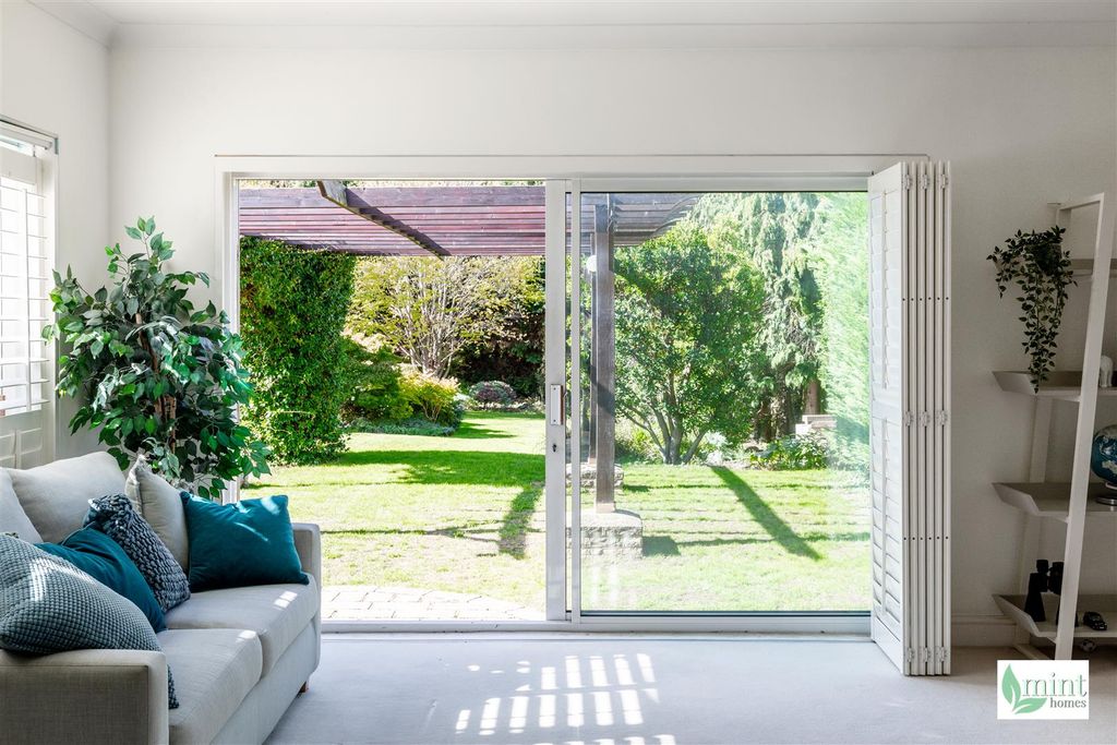 Property photo 3 of 31 Watermark - 70 Bousley Rise-46.Jpg