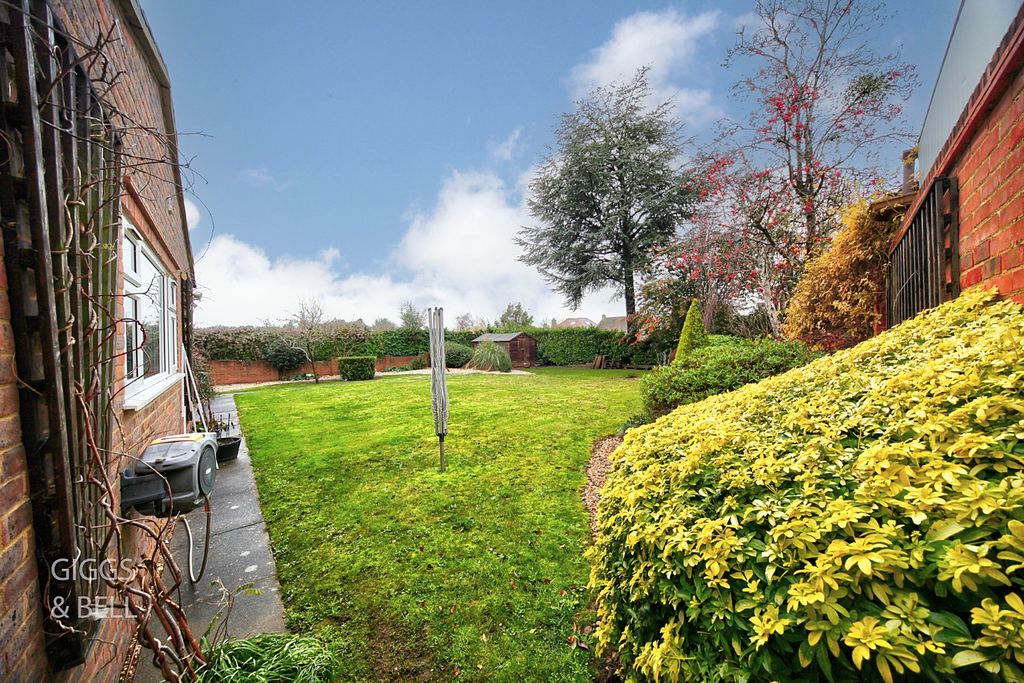 Additional image 25 of 4 bed detached house for saleOld Bedford Road, Luton, Bedfordshire LU2