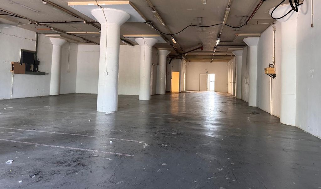 Property photo 1 of 2