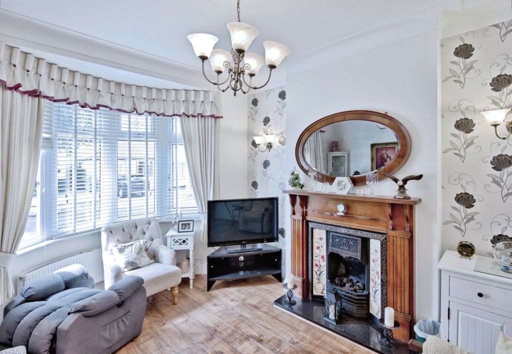 Property photo 3 of 17 2